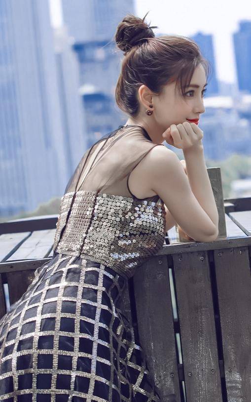 原创angelababy春日花样穿搭紫色露脐装甜美可人十分抢镜