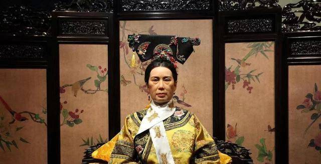 慈禧密室被打开后,才知多"骄奢淫逸",其景象让隆裕也_