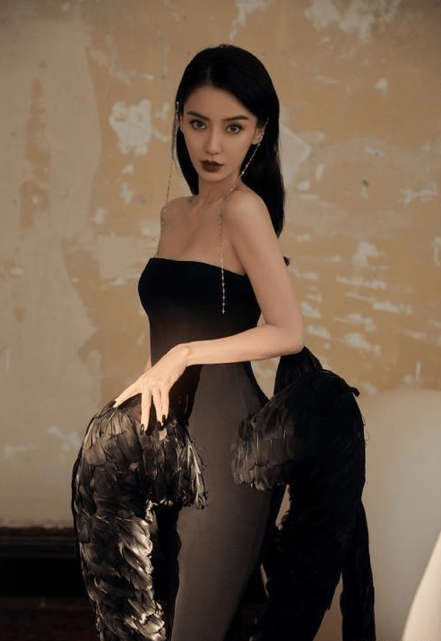 原创和靠山黄晓明闹掰后娱乐圈的残酷在baby身上展现得淋漓尽致