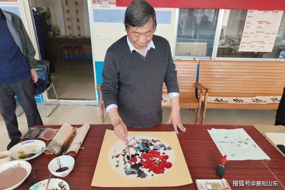 感知山东潍坊寒亭区委统战部为包联村送文化