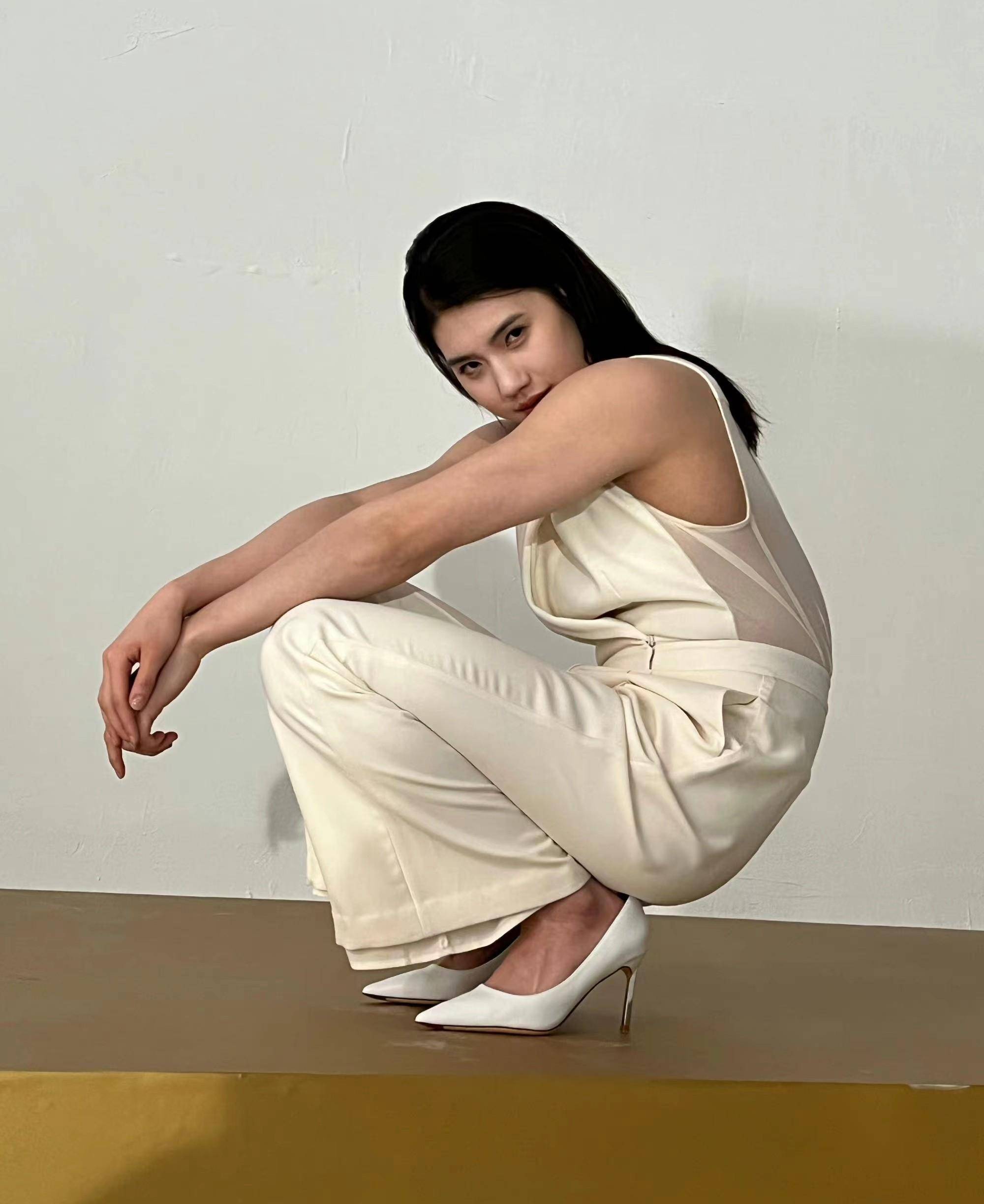 原创恭喜你张宇菲获得感动我们奖杯26岁的花样年华张宇菲你太美了