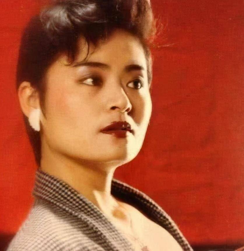 前面提到,金炜玲参加南斯拉夫国际音乐节中国赛区比赛夺得冠军,按照