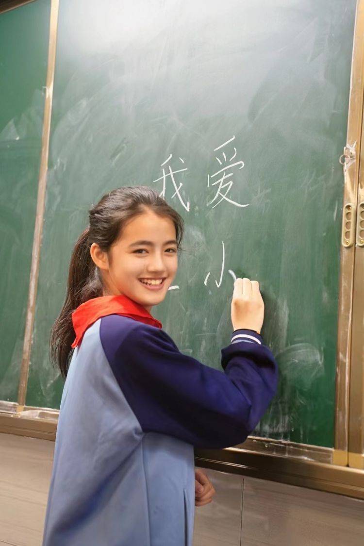 芷沫家长)《劳动的春日》——汪伶(三2班张晗芷沫家长)《不负韶华》