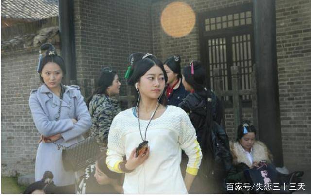 原创横店群演多如牛毛美女成群白天晚上都不停歇价低却没人要