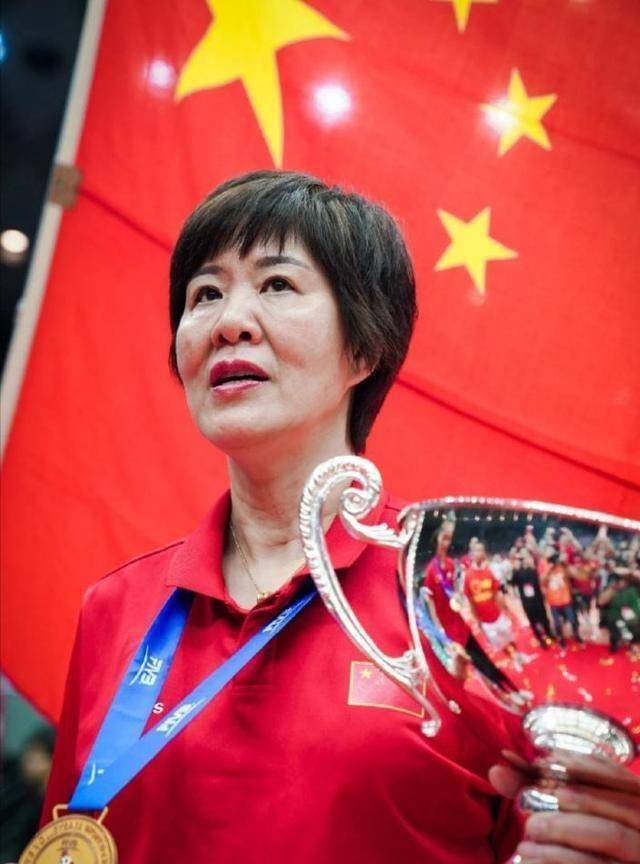 传奇球员教练铁榔头郎平60大寿一个屡次创造奇迹的女人