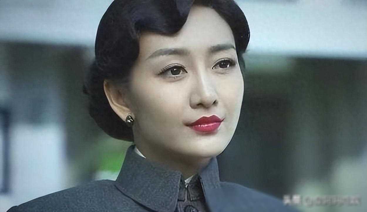 原创41岁王鸥产后复工状态曝光赘肉依旧重现荧屏引热议