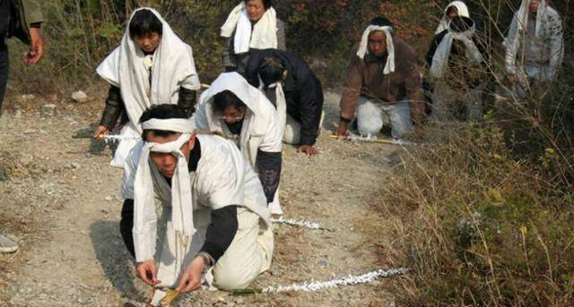 原创为何古人去世时嘴里都要塞东西乾隆口含蝉武则天的很残忍