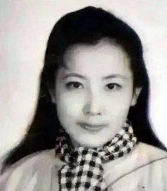 于各个繁华城市,女的依靠色相引诱富有的男子进行交往,男的便趁火打劫