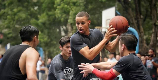 原创nba奇葩身体天赋库里在野球场如鱼得水姚明大腿惊艳普通人