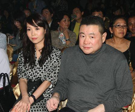 原创狠女人逆袭之路甘比嫁大28岁刘銮雄邓文迪嫁大38岁默多克