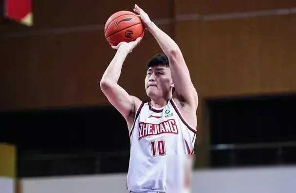 浙江队12连胜:一人复出功不可没,质变提升助力总冠军之争_刘泽一_防守