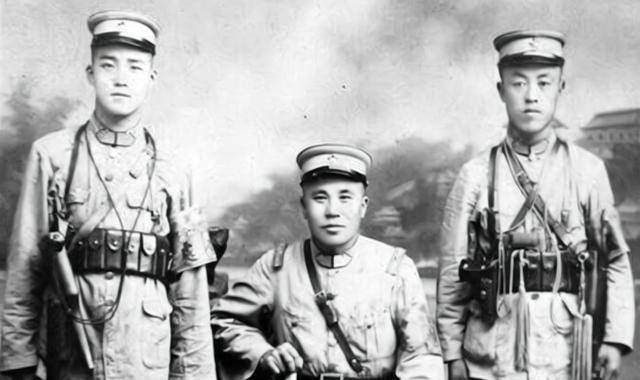 原创奉军小兵逛青楼被活活打死张作霖下令部队上街杀关东军