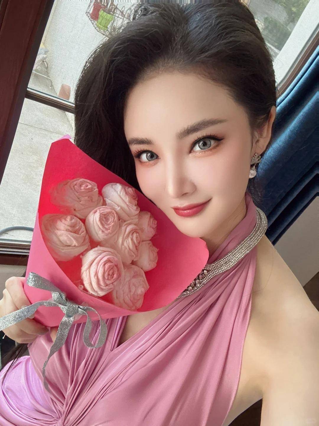 刘雨欣在美国成为制片人,参演的多部剧集入围艾美奖.