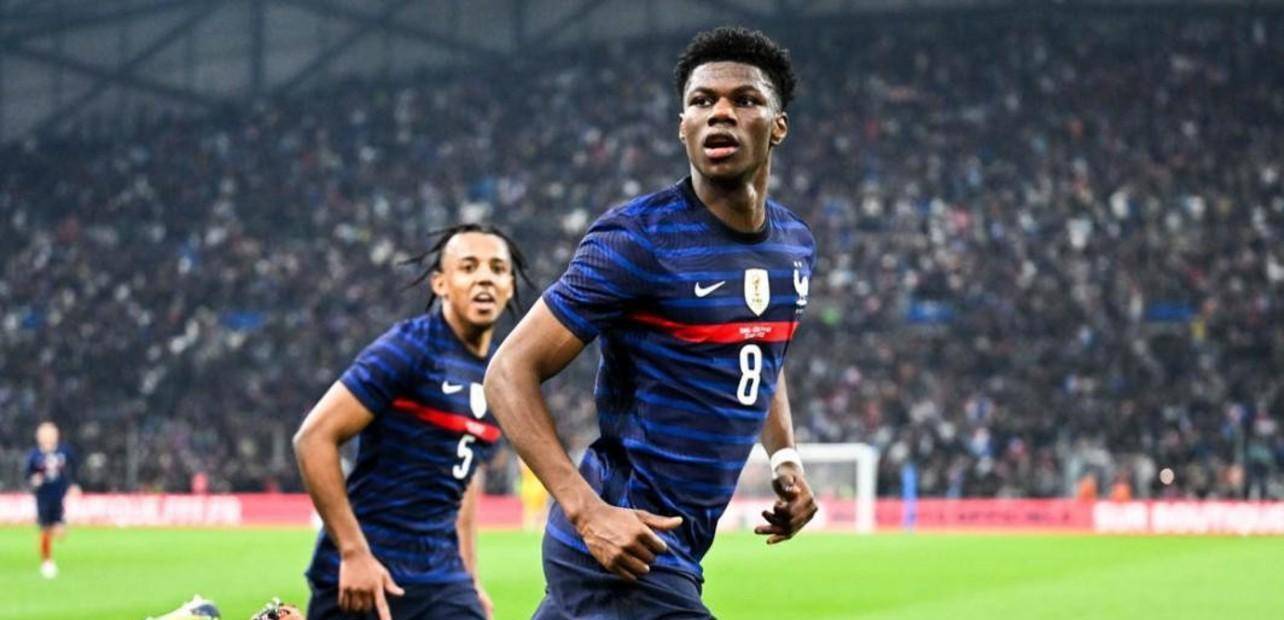 随着坎特和博格巴的离开,阿梅内逐渐成为法国队的主力.