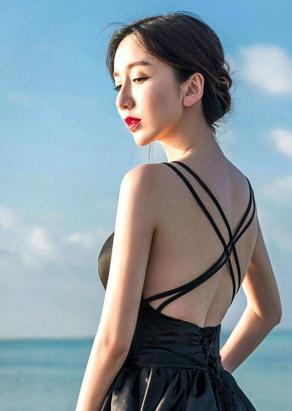 穿泳装的摩羯座娄艺潇性感别致原来她有摩羯座这些特点