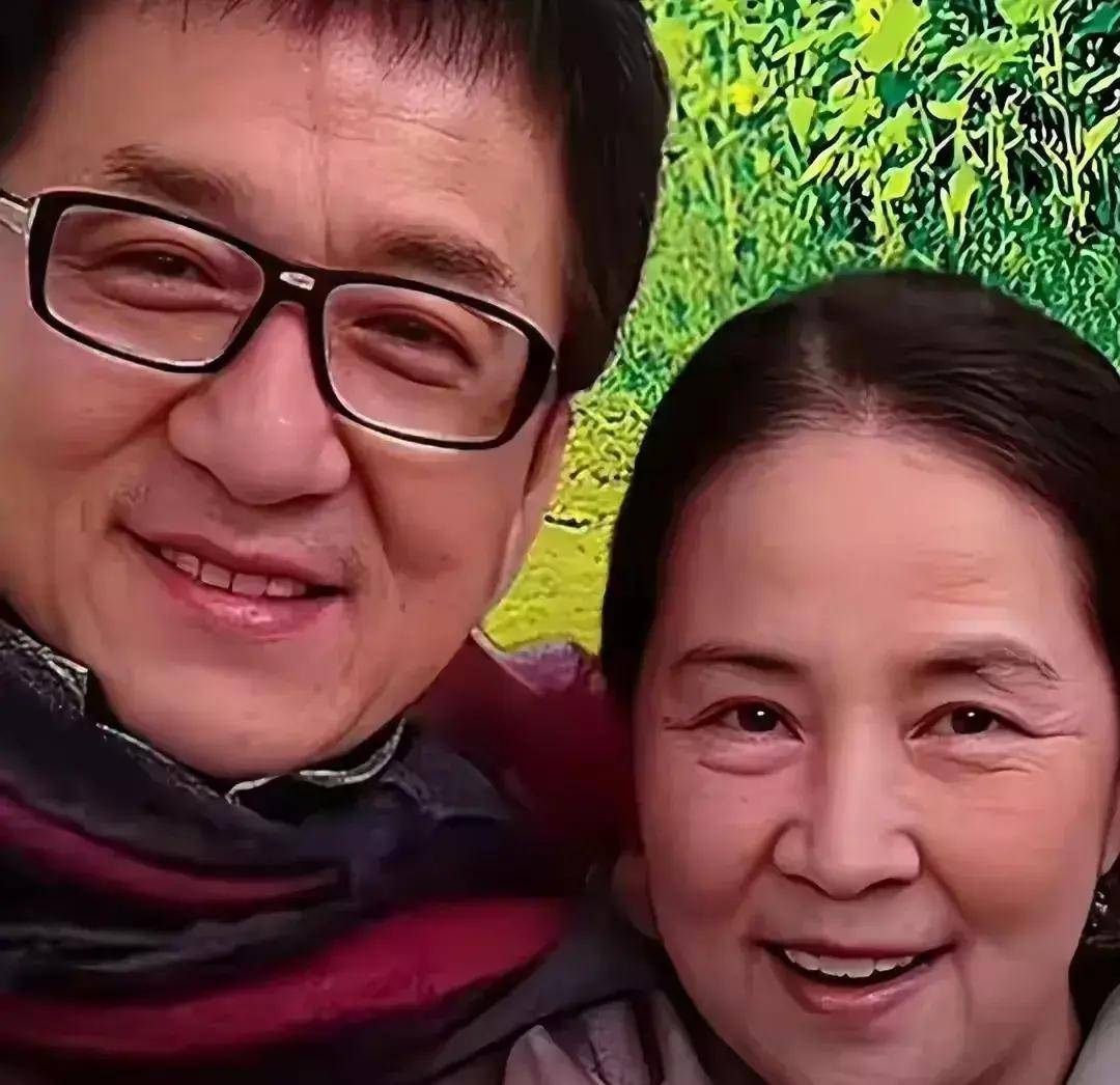 70岁成龙为爱妻庆生显真情,老态龙钟难掩心中热血_生活_妻子_他用