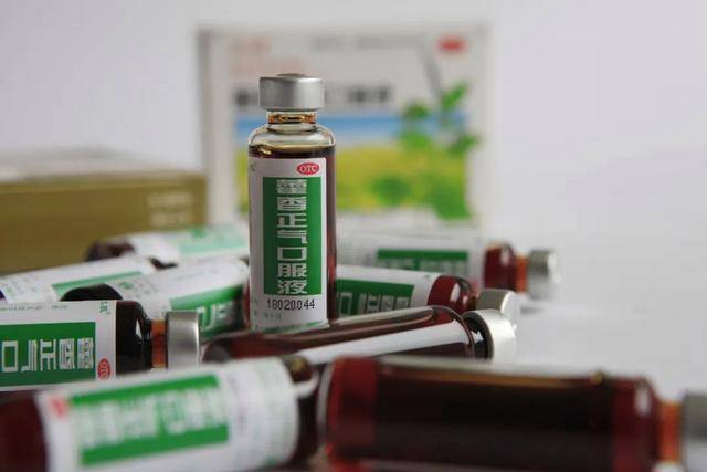 原创洗完脚后睡前将藿香正气水涂抹在脚底或可改善这5大症状