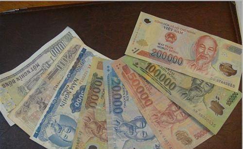 根据最新汇率,一元人民币可以换算成3294.7越南盾.