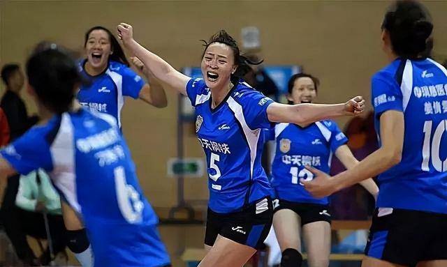 原创女排最美队长惠若琪退役后结婚生子北大博士老公还没她高