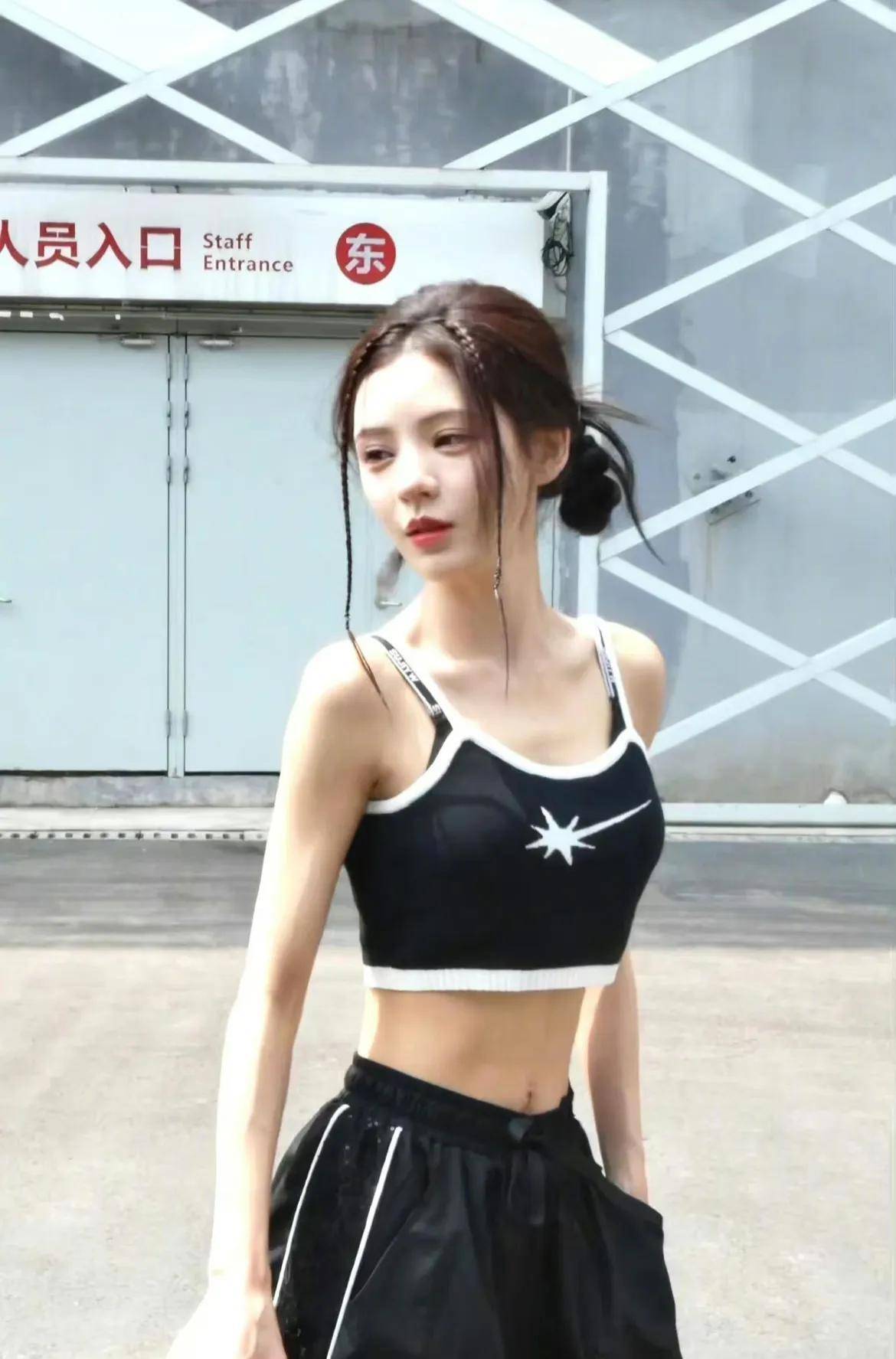 张予曦蚂蚁腰漫画腿养成:无需节食,躺床上就能瘦的懒人减肥法!