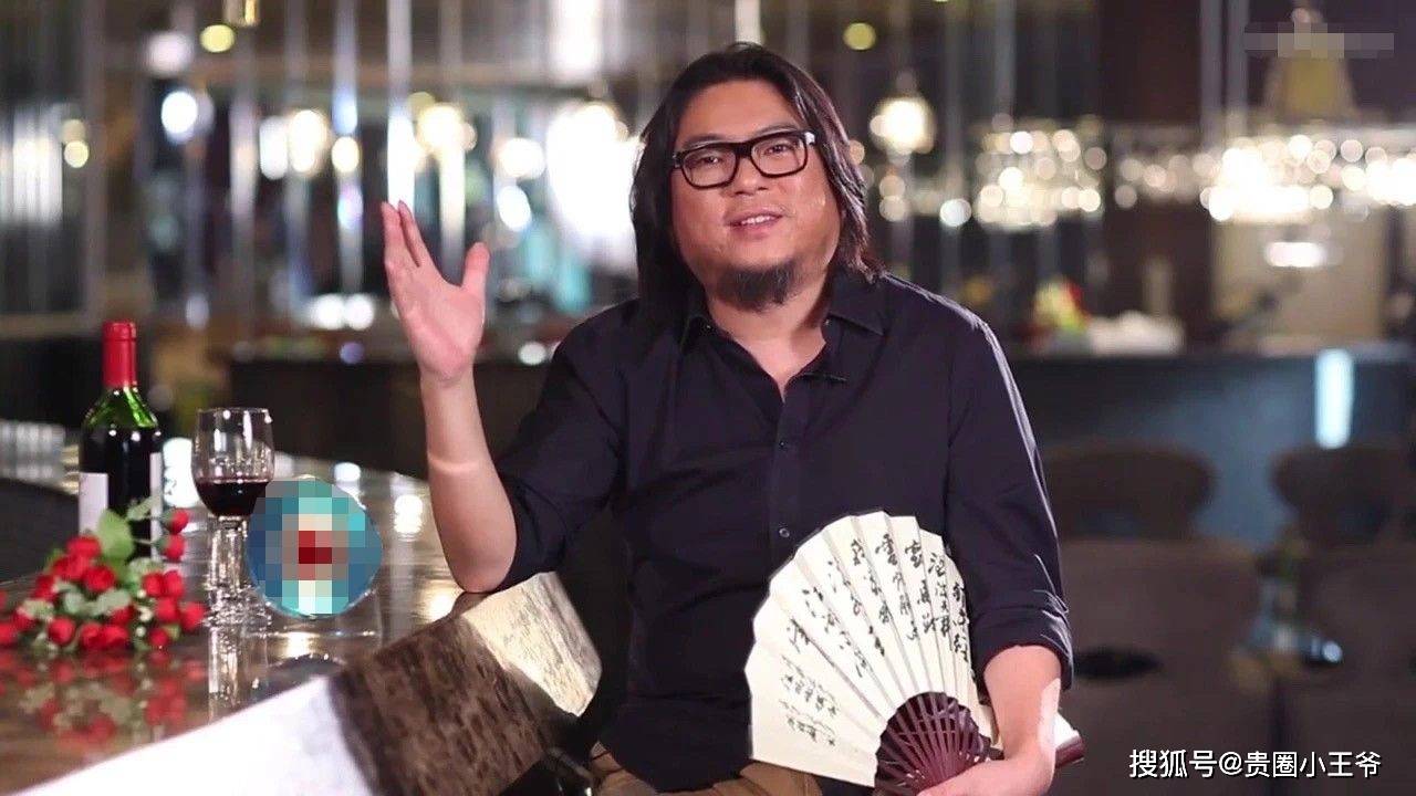 原创55岁高晓松疑似整容过度眼睛凸出身形暴瘦被称为男版贾玲