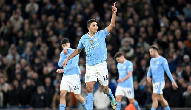 大巴黎三号!在最新的欧冠夺冠概率排行榜上,拜仁从垫底跌至第二,巴萨