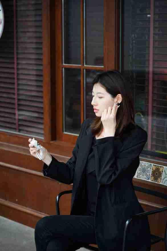 华为freebudslipstick2口红耳机评测时尚单品为你开启耳边仪式感