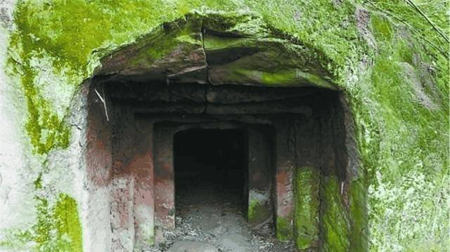 祖坟发现5层青石板,考古队立即接手,专家:没你事_墓志铭_古墓_进行