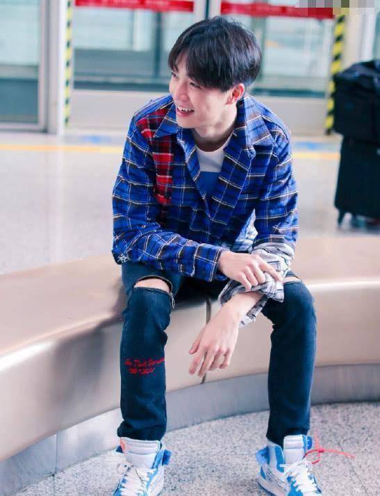 当陈立农与车银优同穿格子衬衫终于明白真正的高颜值长啥样