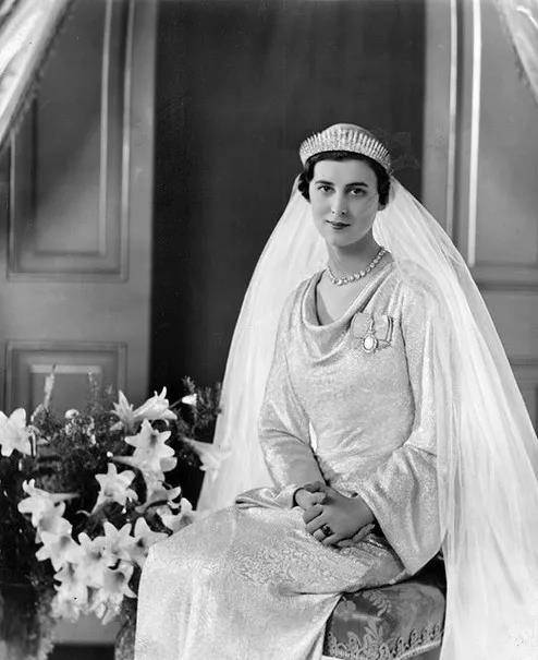 希腊末代公主:30岁嫁入英国王室的蓝血贵族,8岁女王给她当花童_玛丽娜