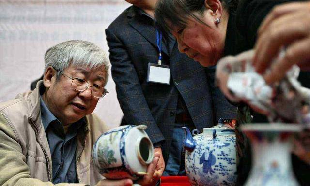 原创2009年乾隆御笔画被专家17万骗走转手卖8736万老农怒告无果