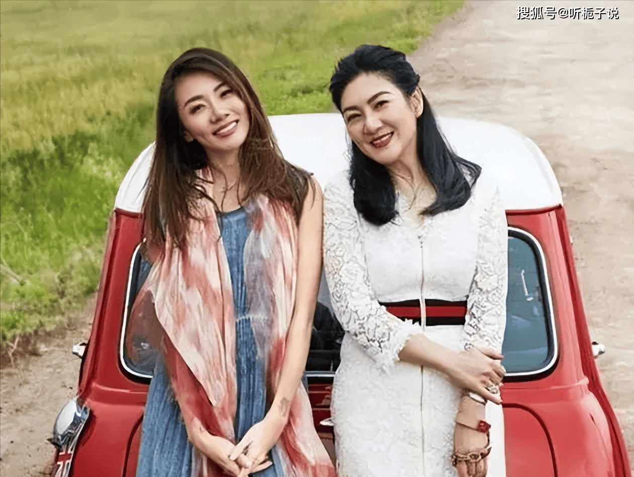 程晓玥终成了妈妈的样子为女儿周岁庆生公婆罕见露面满眼宠溺