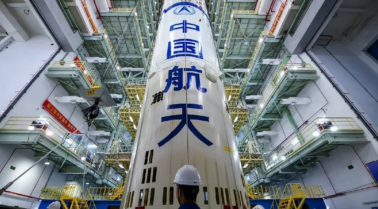 原创中国空间站第1位女指令长要来神舟十八号下旬发射航天员确定