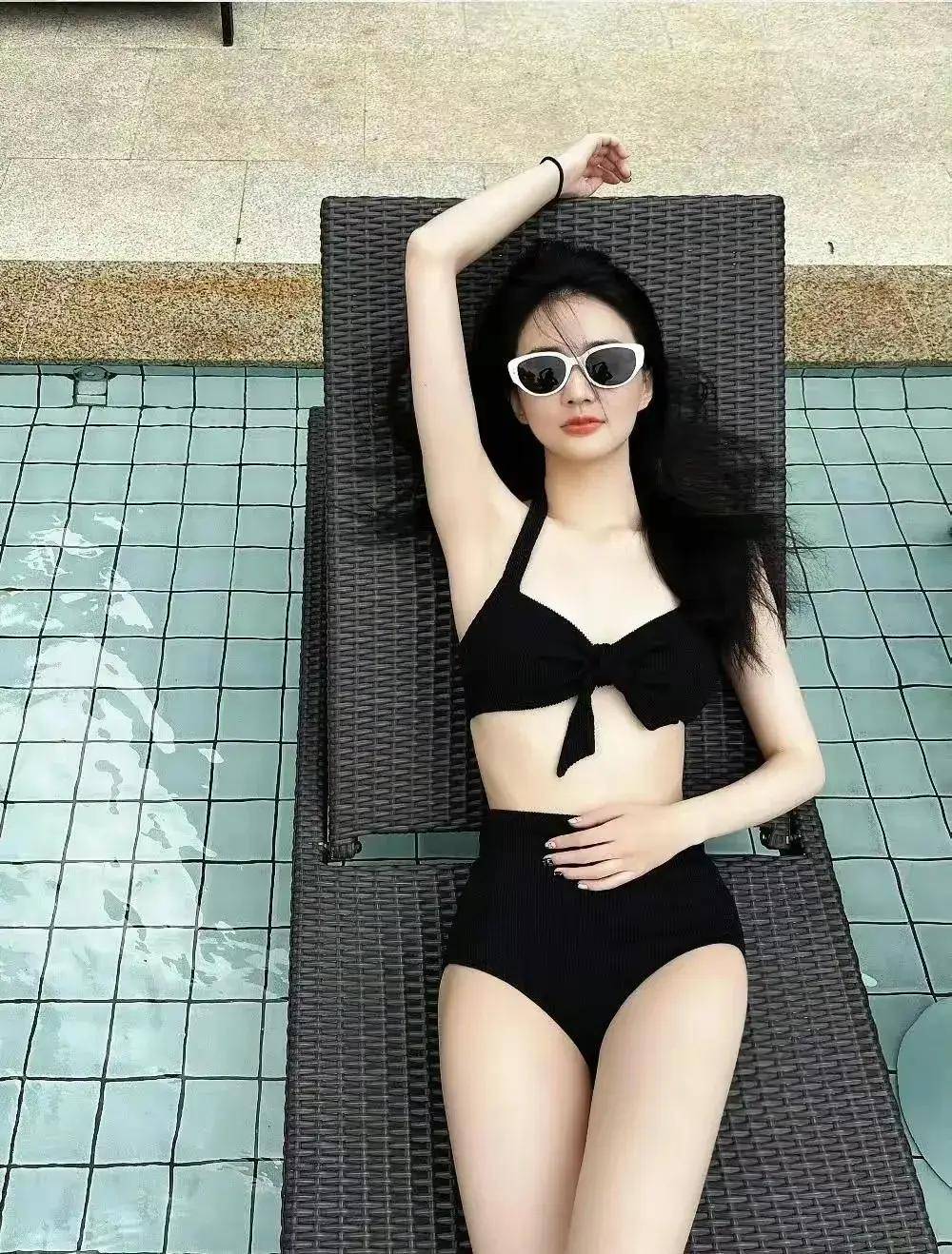 原创好靓丽徐璐身穿泳衣秀美腿太性感身材美翻了