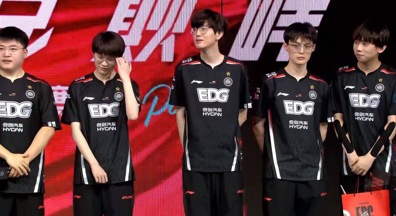 原创uzi透露重要消息lpl将举办老将杯退役选手参加节目效果拉满