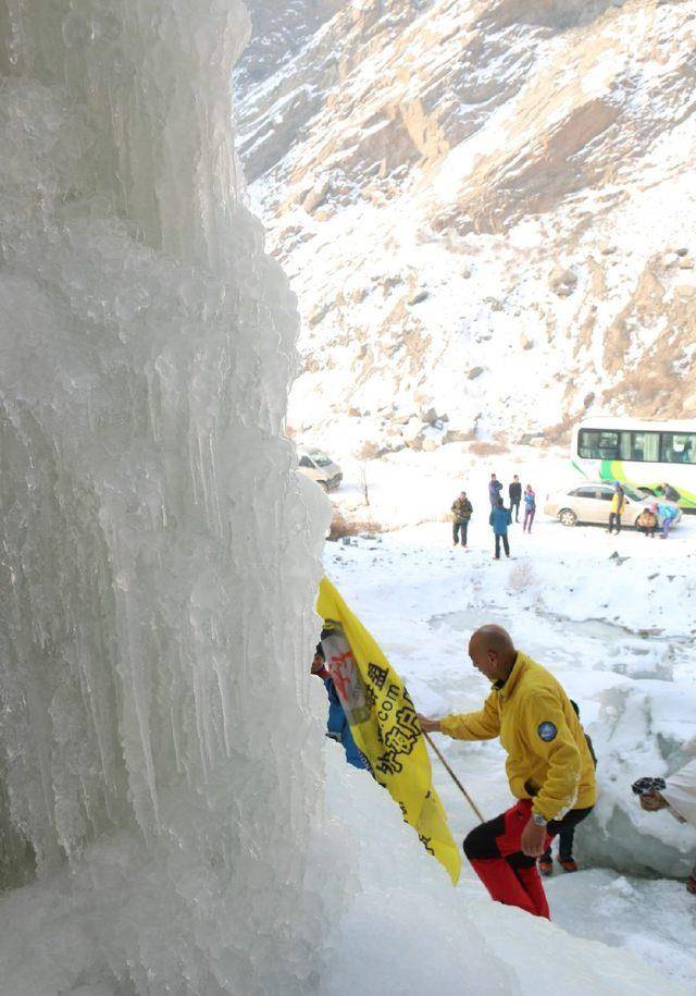 原创在呼和浩特有一种生活叫爬冰卧雪连金发碧眼黑皮肤的也来过把瘾