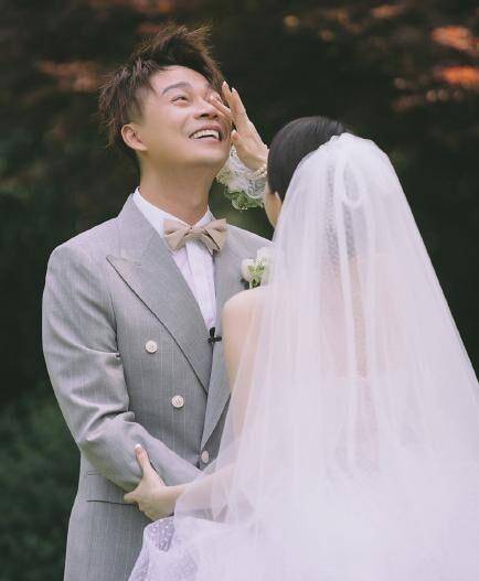 高以翔和老婆结婚照图片