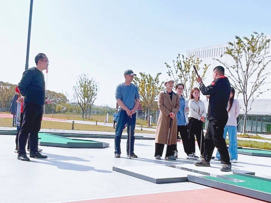 苏州智击体育走进昆山锦溪高级中学携手共推迷你高球运动