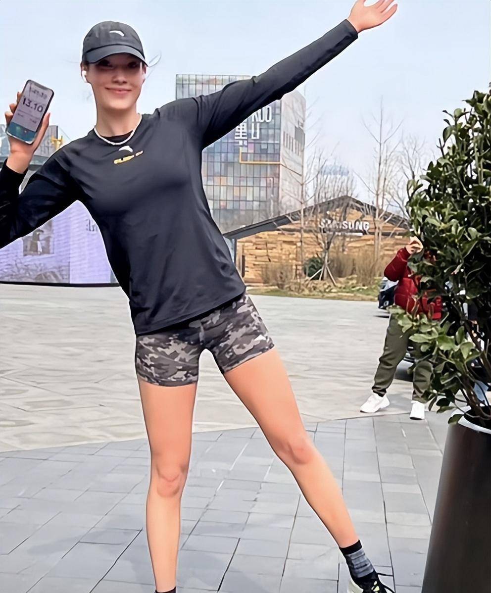 谷爱凌身高175体重130斤?身材比女明星还好,神仙家族成员曝光