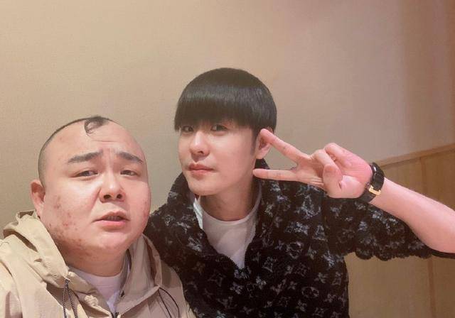 德云社杨鹤通又被张云雷给怼了如此这般看得出二人深厚的情谊