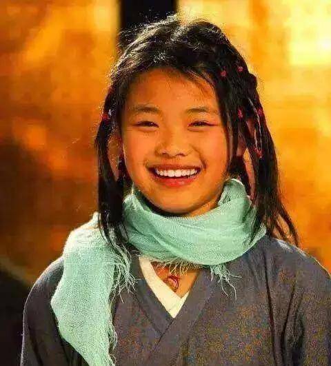 他就演过《小兵张嘎》里的英子,之后又主演儿童电影《十三岁女孩》中