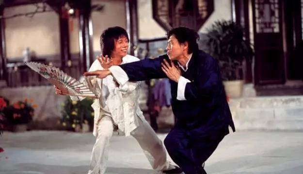 视觉并推动情节(小侯的两次学艺两次出山,"猴形"和"猴拳"的差异化表现