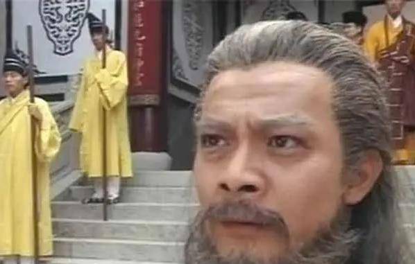 他们一个是乔峰生还的父亲萧远山,一个是慕容复假死的父亲慕容博.