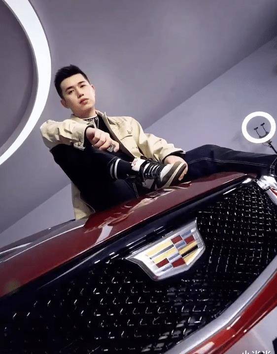 李佳琦的小助理拍汽车广告瘦了20斤的感觉帅成小鲜肉