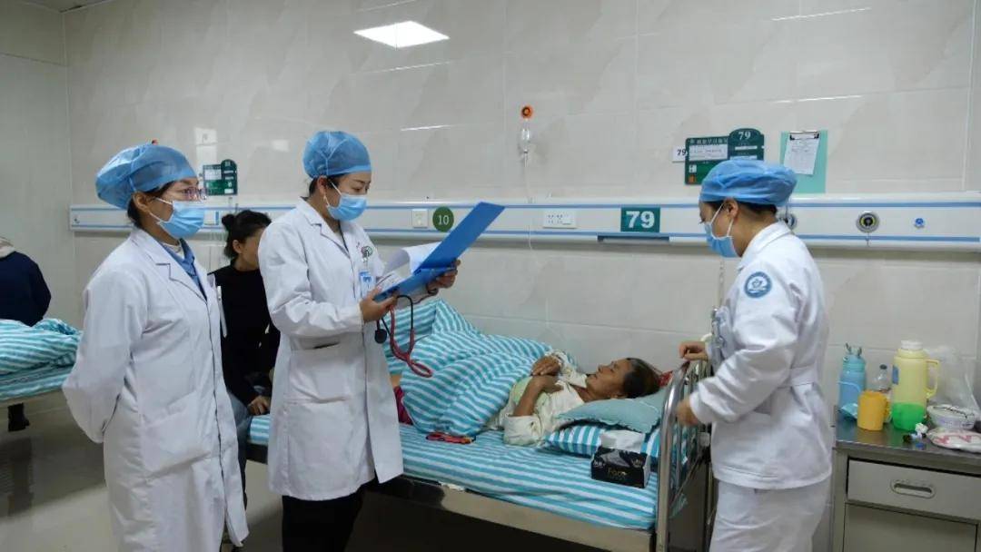 耽误功课,不便长期照顾等实际困难,沙雅县人民医院积极整合医疗资源