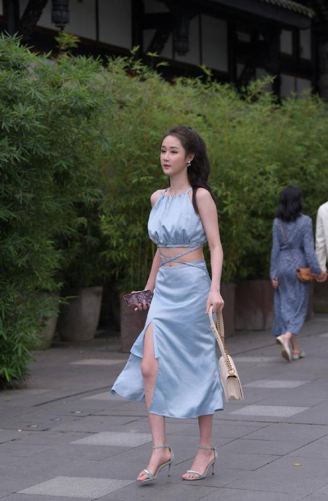 原创款式流行的长裙个性显身材身体匀称的女孩更喜欢