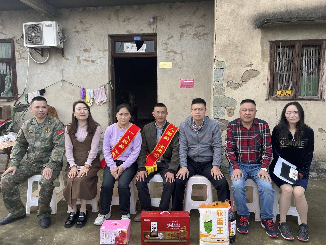 江津区朱杨镇:悬挂光荣牌,情暖军属心_新兵_拥军_家属
