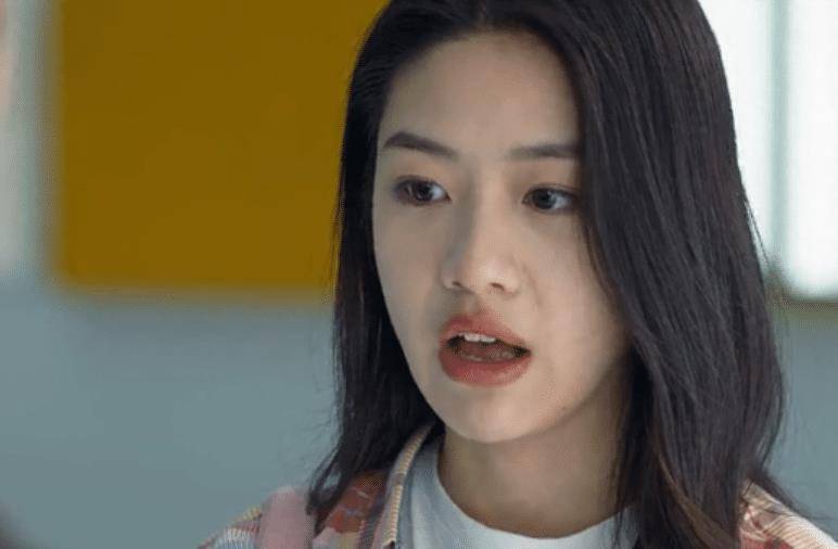 《左肩有你》还未杀青,王安宇新剧将袭,演绎校服到婚纱爱情故事_向涵