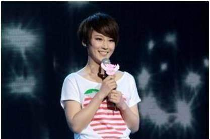 就是短发美女,但是谢楠也是留过长发的,和吴京的结婚照就是长发飘飘的