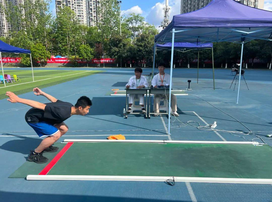 华西中学考点另外,还有考生提到,大家在考试过程中,基本上可以通过